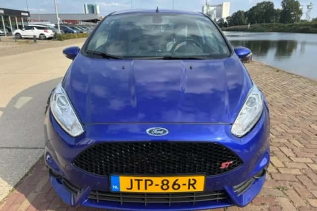 Ford Fiesta (2014) thumbnail 3