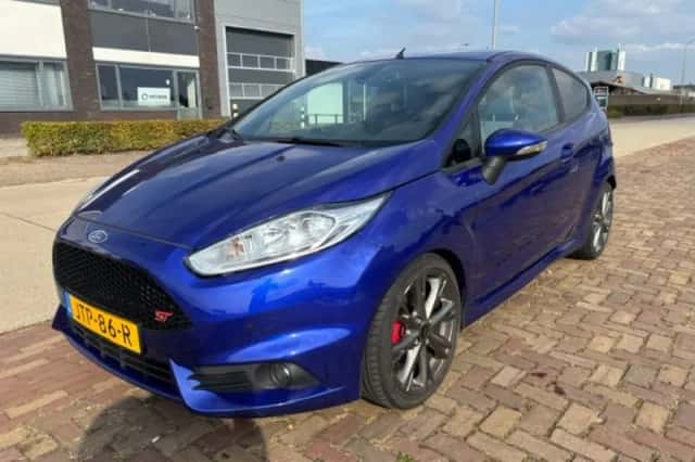 Ford Fiesta (2014) thumbnail 4