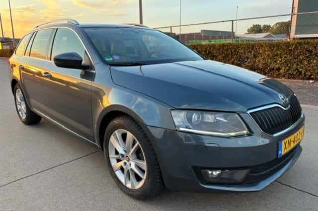 Škoda Octavia (2015) thumbnail 1