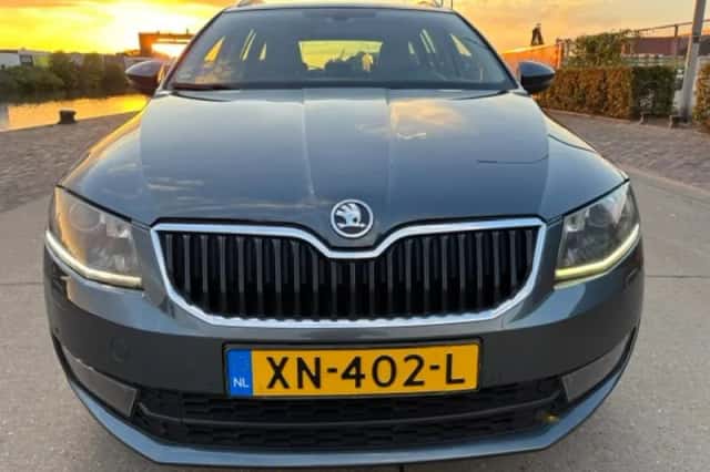Škoda Octavia (2015) thumbnail 2