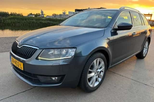 Škoda Octavia (2015) thumbnail 3