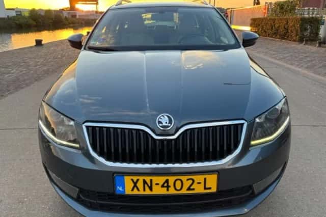 Škoda Octavia (2015) thumbnail 4