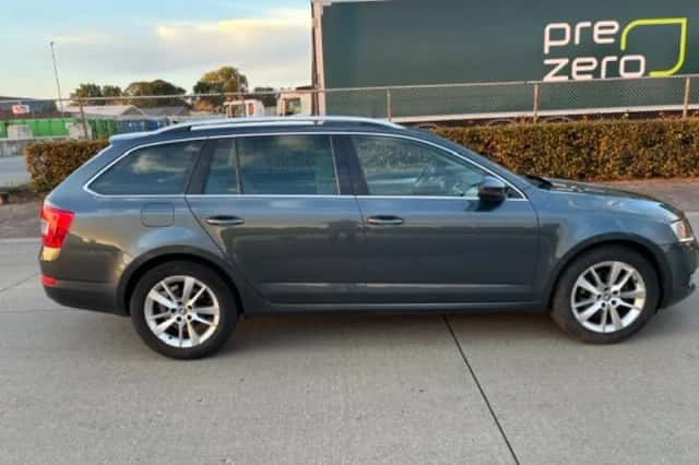 Škoda Octavia (2015) thumbnail 6