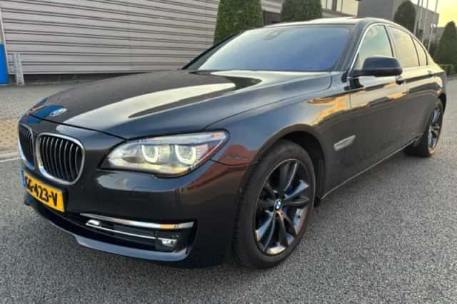 BMW 7-Serie (2015) thumbnail 1