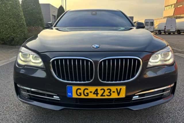 BMW 7-Serie (2015) thumbnail 2