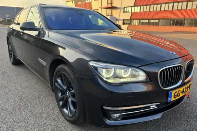 BMW 7-Serie (2015) thumbnail 3