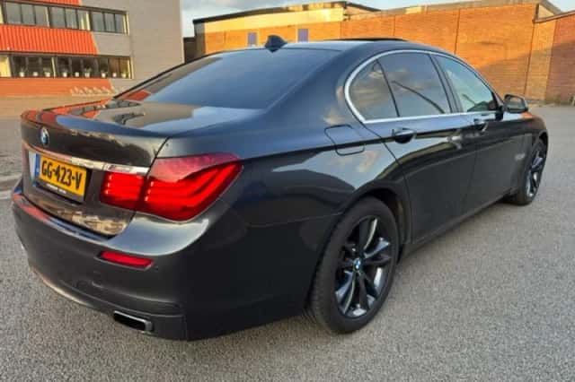 BMW 7-Serie (2015) thumbnail 5