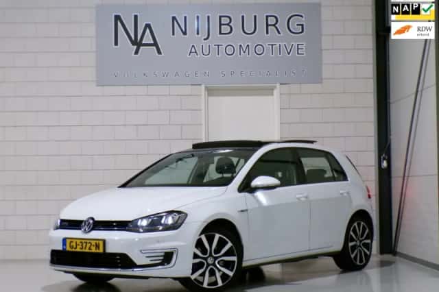 Volkswagen Golf (2015) thumbnail 1