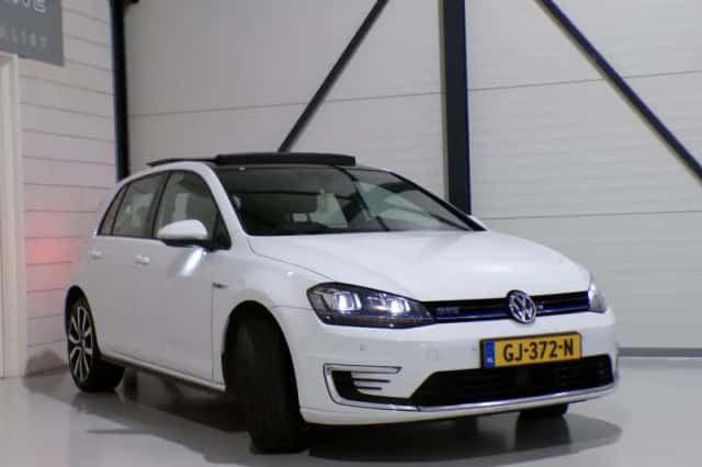 Volkswagen Golf (2015) thumbnail 4