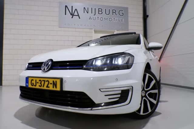 Volkswagen Golf (2015) thumbnail 5