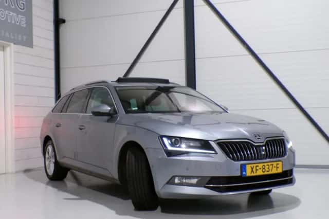 Škoda Superb (2019) thumbnail 3
