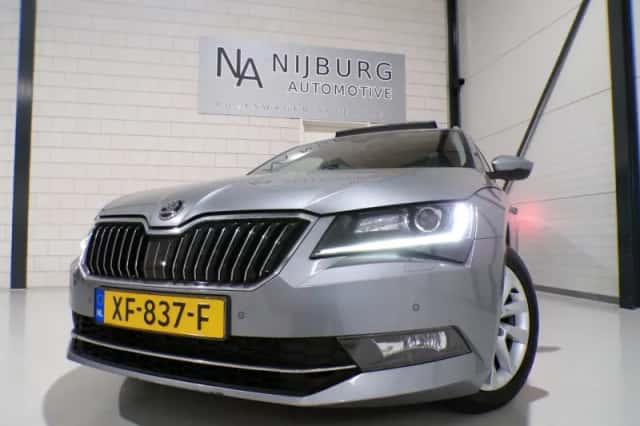 Škoda Superb (2019) thumbnail 4
