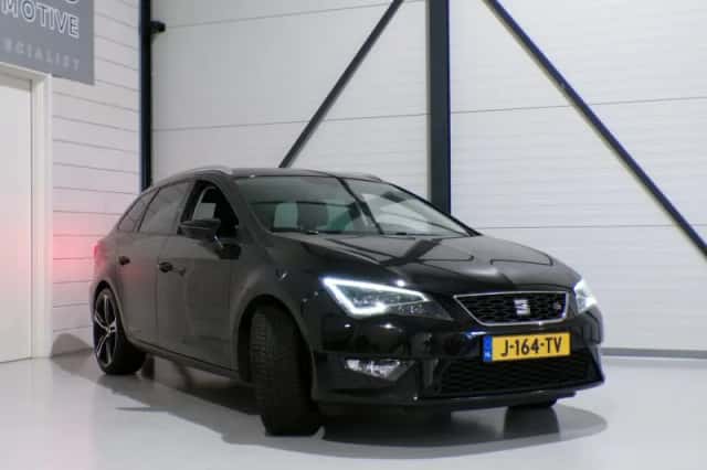 SEAT Leon (2016) thumbnail 4