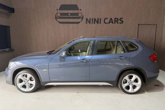 BMW X1 (2010) thumbnail 2