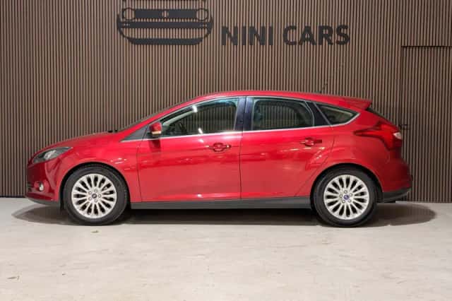 Ford Focus (2011) thumbnail 2