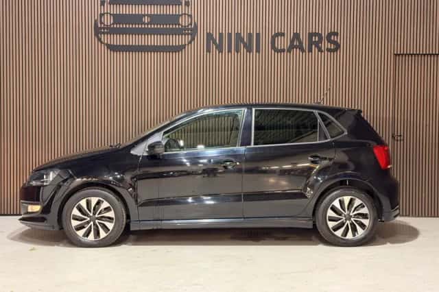 Volkswagen Polo (2015) thumbnail 2