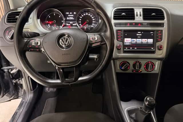 Volkswagen Polo (2015) thumbnail 6