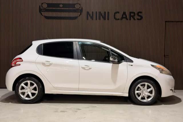 Peugeot 208 (2015) thumbnail 3
