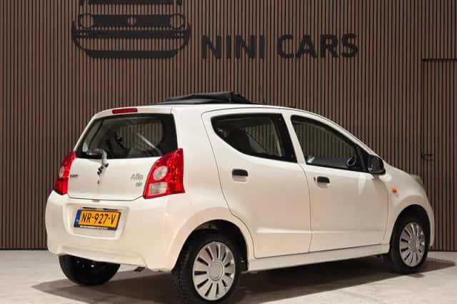 Suzuki Alto (2010) thumbnail 5