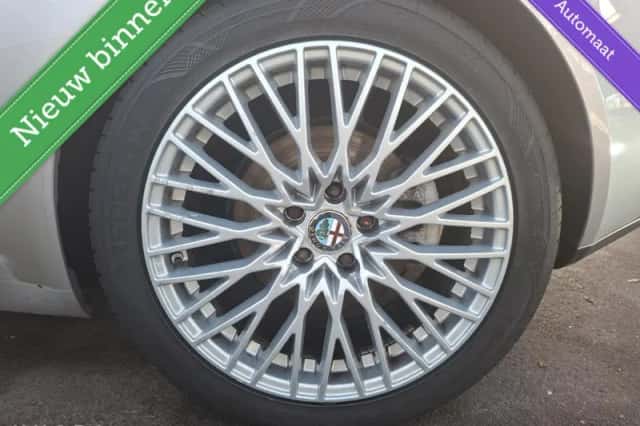 Alfa Romeo Spider (2008) thumbnail 5