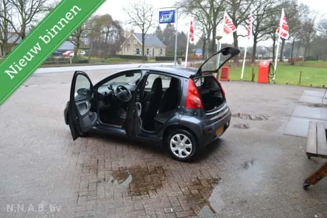 Peugeot 107 (2012) thumbnail 4