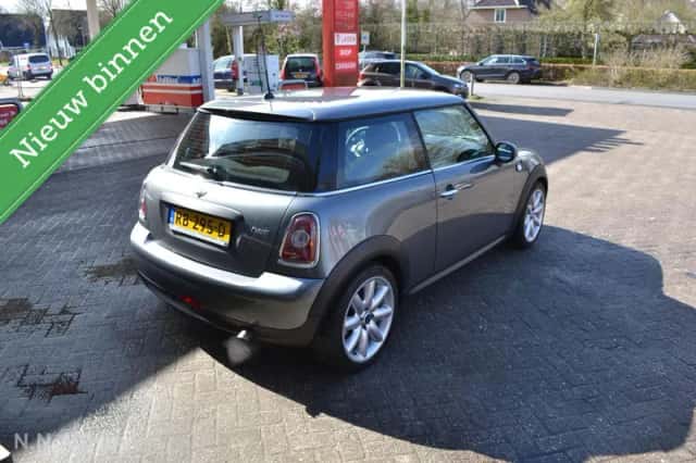 MINI One (2010) thumbnail 3