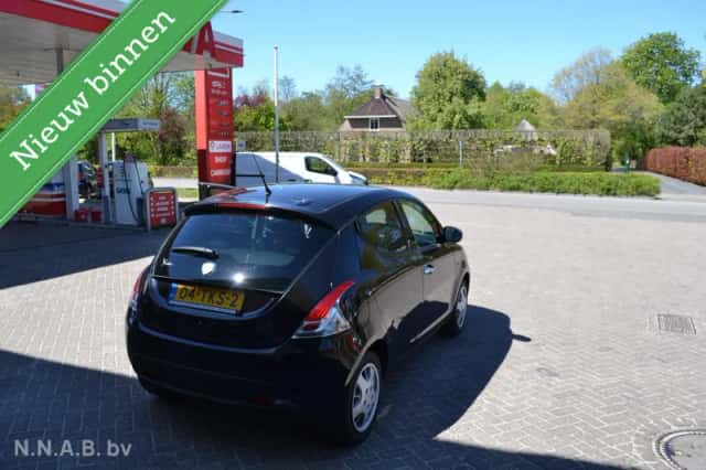 Lancia Ypsilon (2012) thumbnail 2