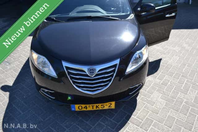 Lancia Ypsilon (2012) thumbnail 4