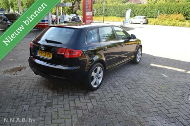 Audi A3 (2009) thumbnail 2