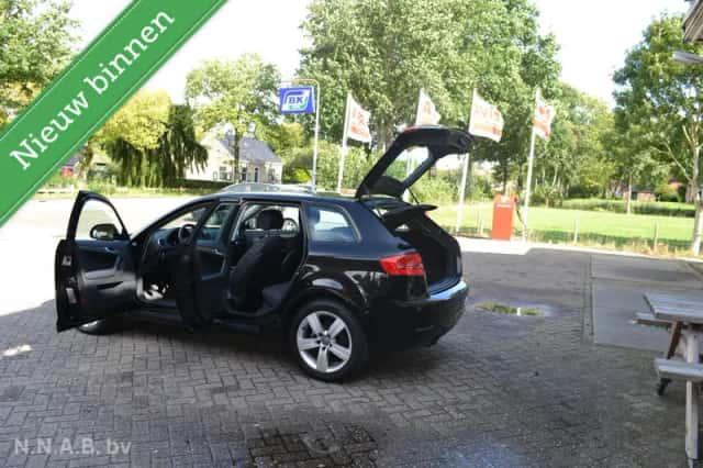 Audi A3 (2009) thumbnail 3