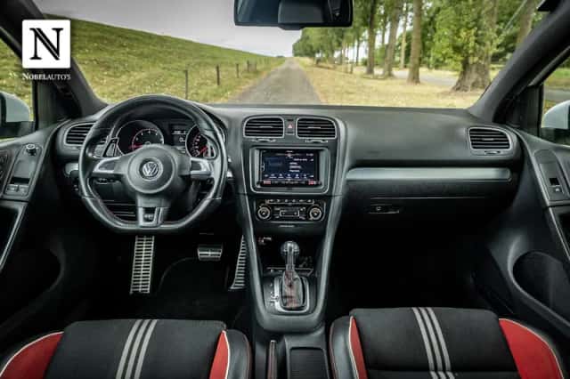 Volkswagen Golf (2012) thumbnail 3