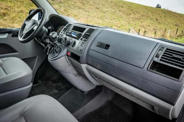 Volkswagen Transporter (2009) thumbnail 2