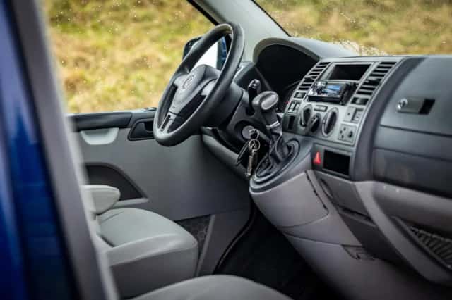 Volkswagen Transporter (2009) thumbnail 5
