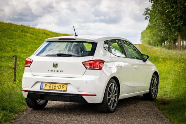 SEAT Ibiza (2017) thumbnail 3