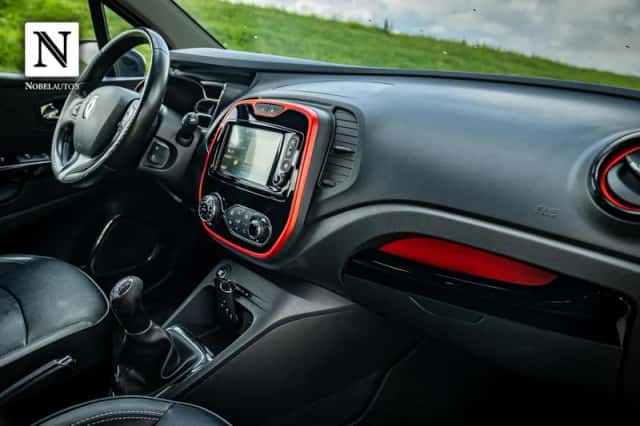 Renault Captur (2016) thumbnail 2