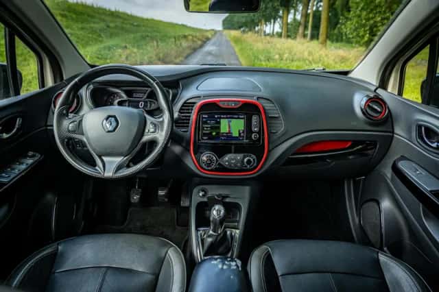 Renault Captur (2016) thumbnail 6