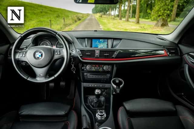 BMW X1 (2015) thumbnail 2