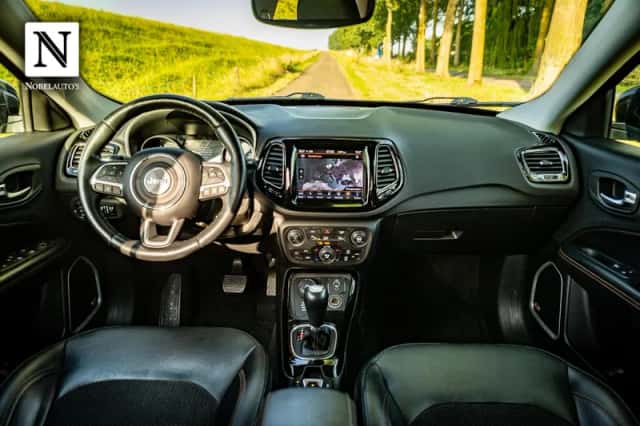 Jeep Compass (2018) thumbnail 2