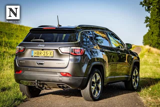 Jeep Compass (2018) thumbnail 3
