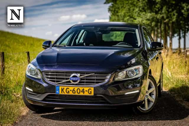 Volvo V60 (2016) thumbnail 1