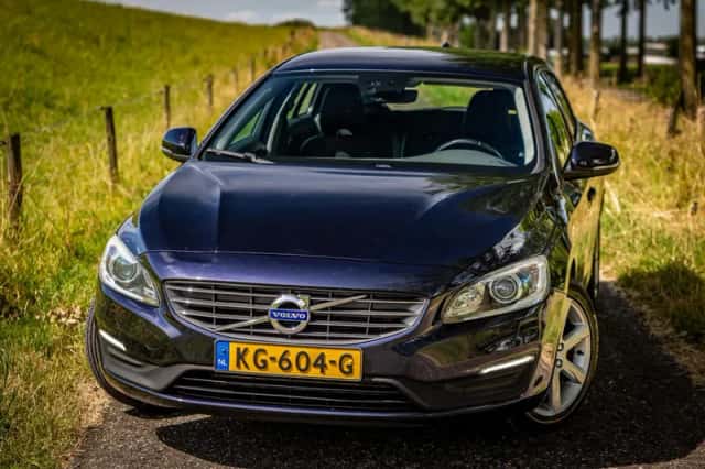 Volvo V60 (2016) thumbnail 5