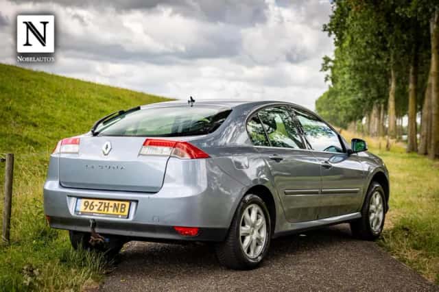 Renault Laguna (2008) thumbnail 3