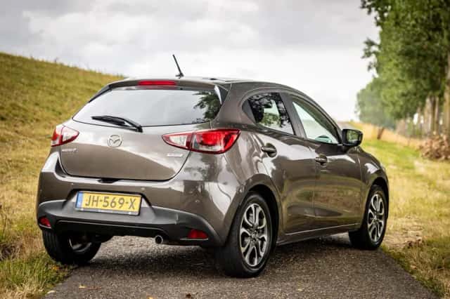 Mazda 2 (2016) thumbnail 3