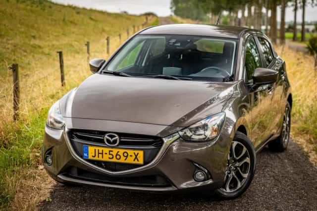 Mazda 2 (2016) thumbnail 5