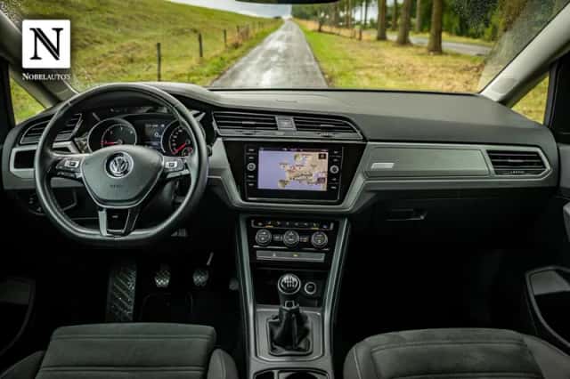 Volkswagen Touran (2019) thumbnail 2
