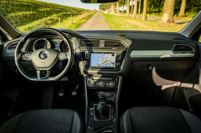 Volkswagen Tiguan (2016) thumbnail 2