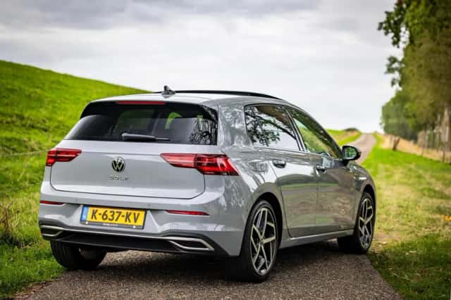 Volkswagen Golf (2021) thumbnail 3