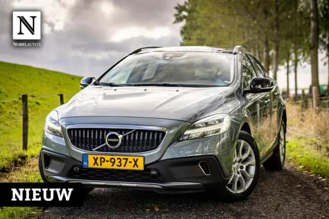 Volvo V40 Cross Country (2019) thumbnail 1