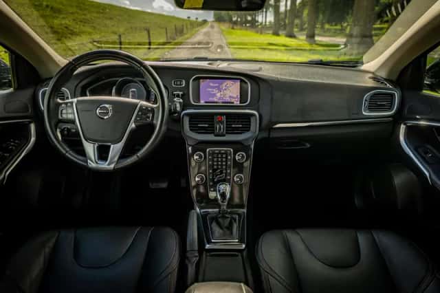 Volvo V40 Cross Country (2019) thumbnail 2