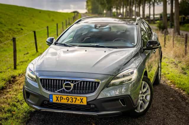Volvo V40 Cross Country (2019) thumbnail 5